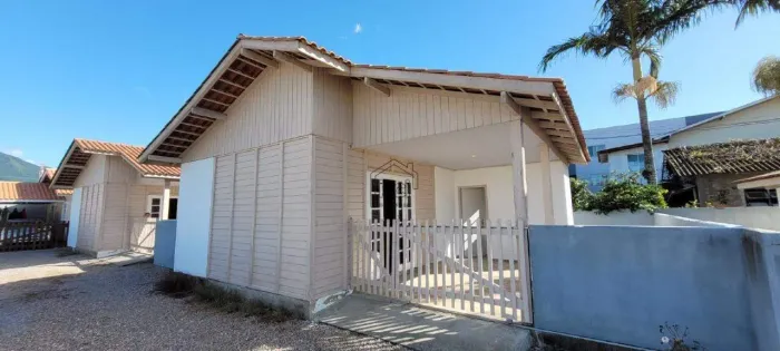 Casa para aluguel, 1 quarto, 1 vaga, Barra do Aririú - Palhoça/SC