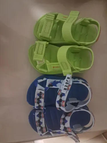 Lote de roupas e sapatos menino