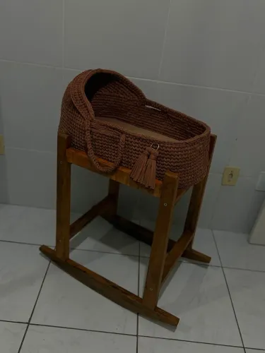 Berço Moisés a mão