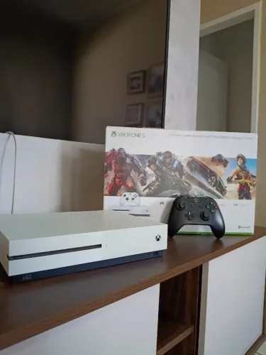 Xbox One S 1TB + Caixa Original | Funcionando Perfeitamente
