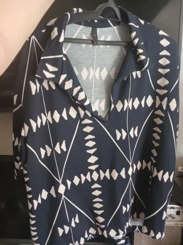 Camisa azul marinho marca Ak 
