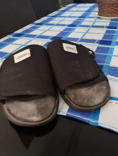 Tênis e chinelo novos