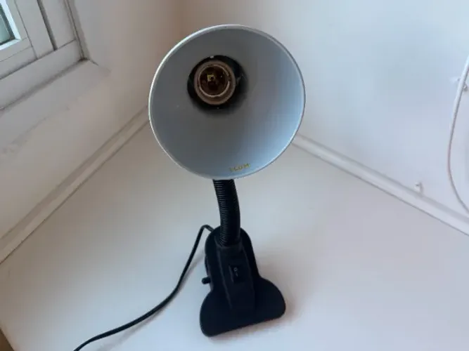 Luminária Mesa e Parede, Garra Presilha, Bivolt