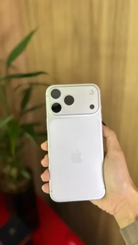iPhone 17 Pro Max  256GB  Cor Silver  Saúde 100% Com garantia Apple até 18/02/2027 