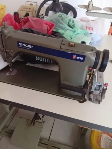 Máquina de costura Singer
