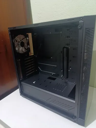 Gabinete sharkoon Midi atx tg5