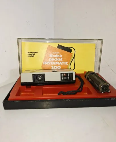 Câmera fotográfica Kodak Pocket Instamatic 200 vintage ("XERETA").