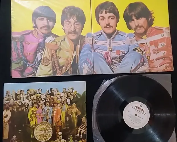 LP The Beatles - Sgt. Pepper's (Raro 1967 mono/Capa Dupla + Encarte de Recortes)
