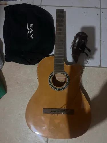 Violão defeito