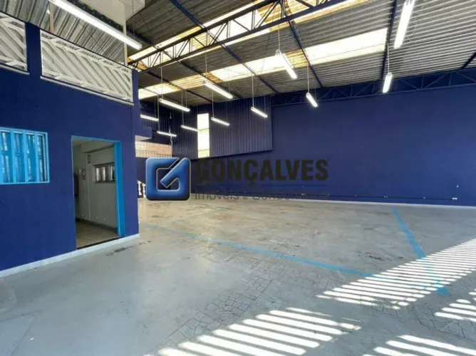 Galpão Comercial na Frente em São Caetano do Sul (Santa Paula) 200 m², 2 Salas, 2 Banheir