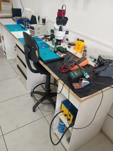 Excelente bancada para assistência técnica
