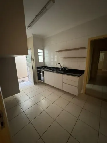 Linda Casa Térrea na Região Do B. Do Retiro, Dois Dormitórios e Uma Suíte - Desocupada.
