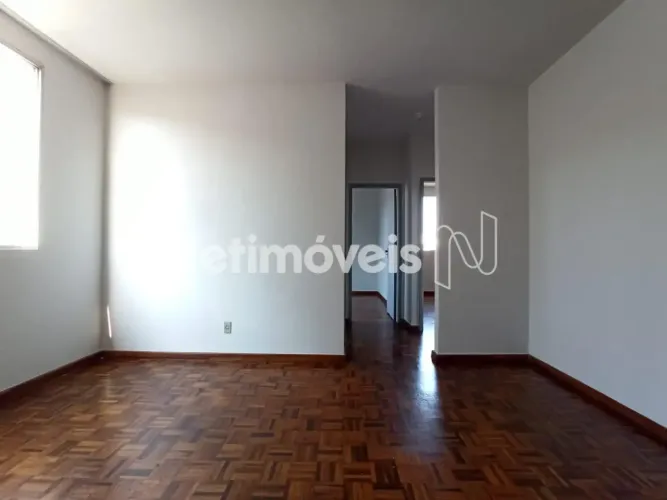 APARTAMENTO À VENDA NO BAIRRO ESPLANADA, COM TRÊS QUARTOS E UMA VAGA.