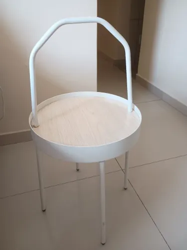 Vendo mesinha de canto 100.00