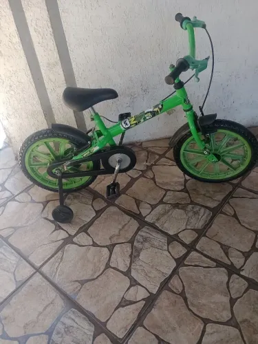 Bicicleta infantil aro 16 com personagem do Ben 10