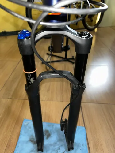 Suspensão Rockshox Reba