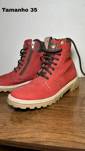 Bota coturno tamanho 35 nova 