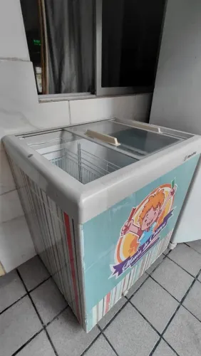 Freezer horizontal Metalfrio para sorvetes e congelados