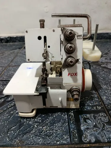 Vende-se Máquina Overlock Portátil Doméstica