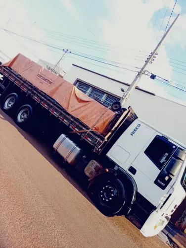 Vendo caminhão iveco 24e220 ano 2013