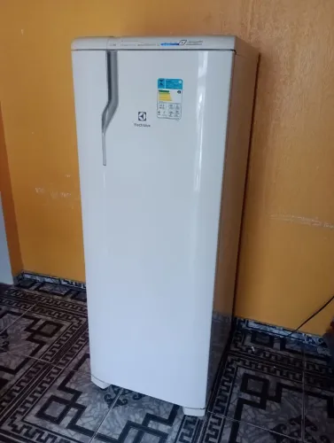 Geladeira Eletrolux turbo Frost Free