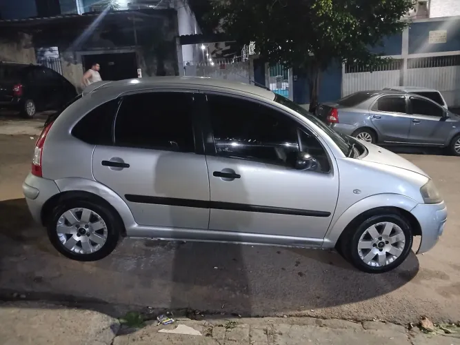 Citroen C3 GLX 1.4/ GLX Sonora 1.4 Flex 8V 5P 2012