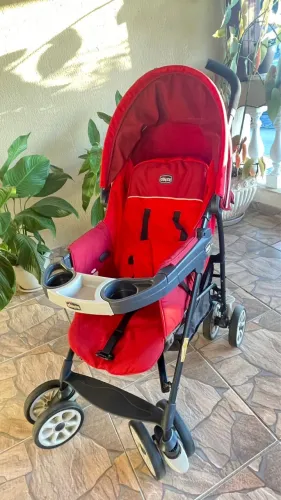 Carrinho de Bebê Chico Neuvo Vermelho