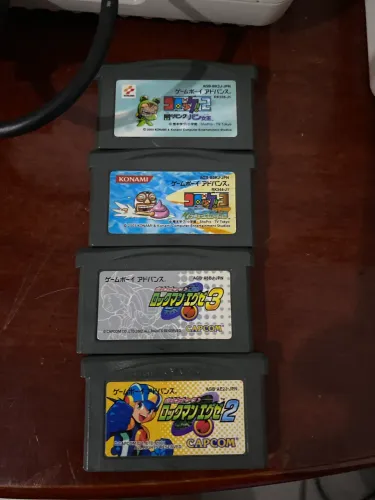 4 jogos game boy 