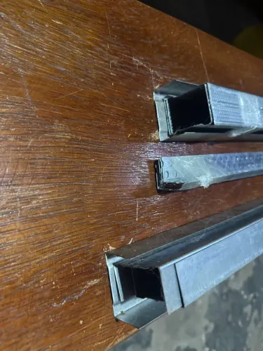 Perfil montante, guia e cantoneira perfuradas para drywall