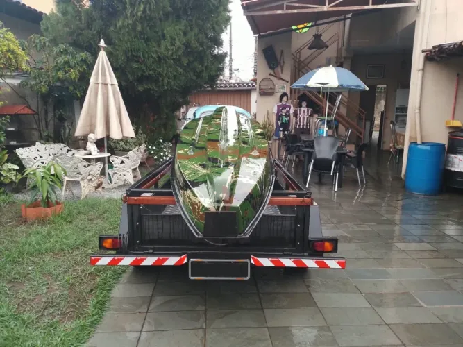 Vendo kit carretinha e caiaque junto.