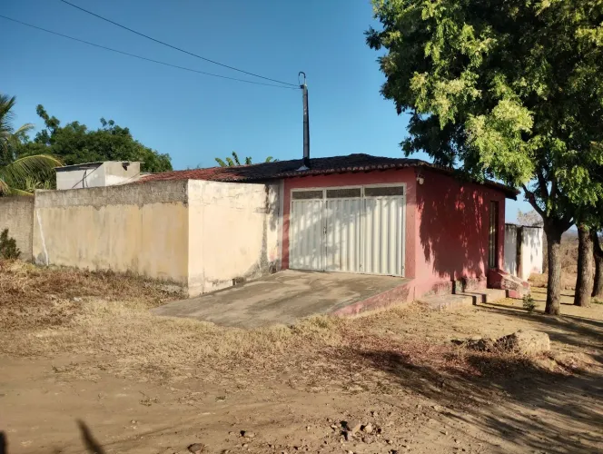 CASA A VENDA POR 80 .000(OITENTA MIL)