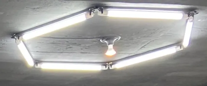 Iluminação tubular hexagonal
