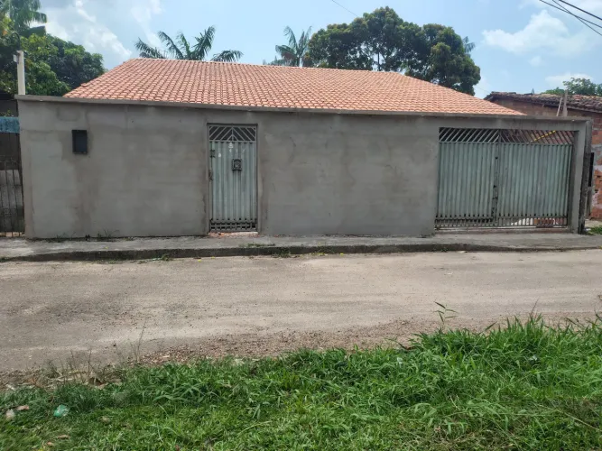 Vendo uma linda casa em contrução