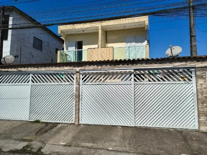 Alugo casa sobreposta alta em Guaruja SP