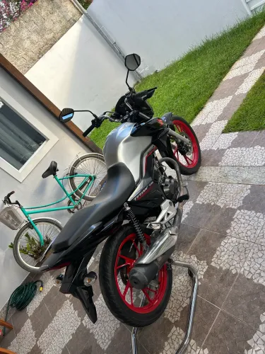 Titan 160 22/23, moto em perfeito estado