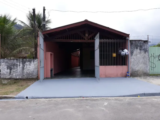 Aluga casa para temporada no Perequê Açu.