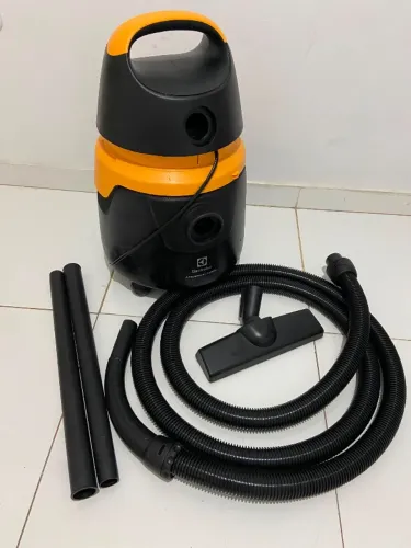 Aspirador de pó e água