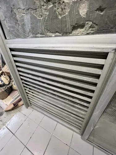 PORTA DE CORRER EM ALUMÍNIO COM CONTRAMARCO