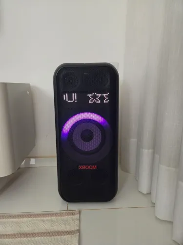 Caixa de som Bluetooth LG XBOOM 250W RMS, 20 horas de bateria e Visor de Pixel LED - XL7S