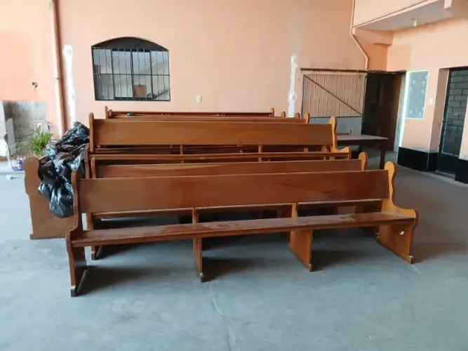 Venda de bancos de madeira para igreja ( R$ 500,00 a unidade )