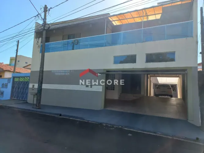 Sobrado em Rua Primeiro de Maio - Jardim Dom Henrique - Botucatu/SP