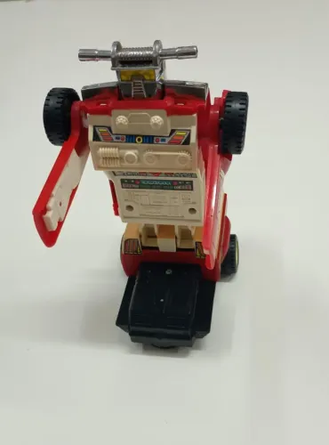 Robô transformável vintage