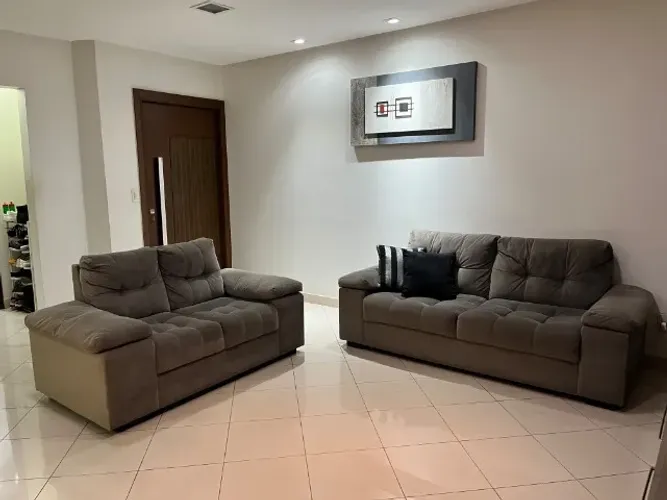 Conjunto dois (2) sofás (2 lugares e 3 lugares)