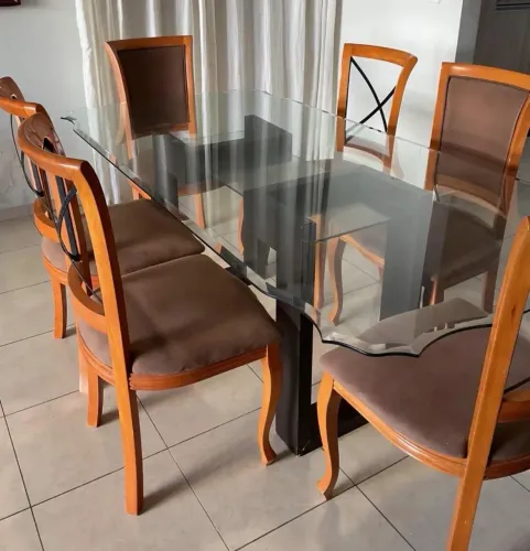 Mesa com 6 cadeiras