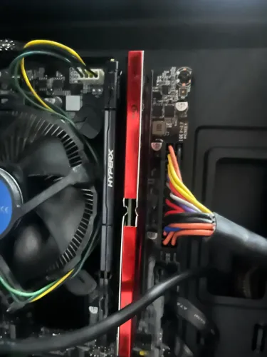 2 memórias 8gb DDR4 hyperx e vulcan team group