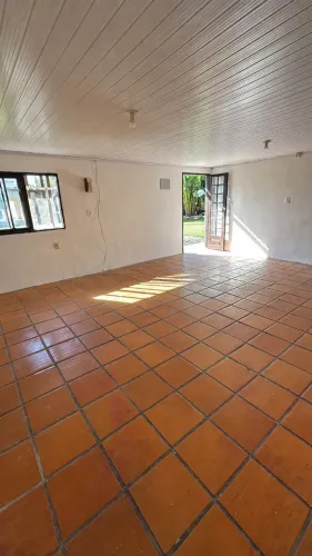 Aluga-se Kitnet para Moças no Floresta na Rua da Pizzaria Araldi