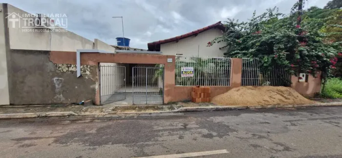Aluga-se casa bem localizada no setor Aeroporto em Porto Nacional.