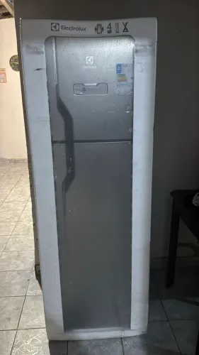 Geladeira FROSFREE ELETROLUX - NA CAIXA