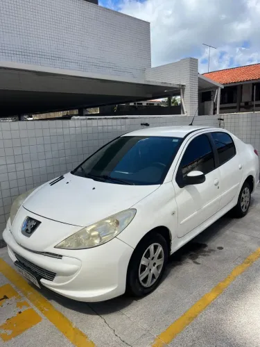 Peugeot 207 Sedan Passion XR 1.4 Flex 8V 4P 2012