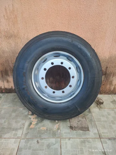 Pneu 295 com roda